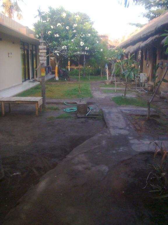 Baleku Homestay Trawangan Джили Трауанган Екстериор снимка